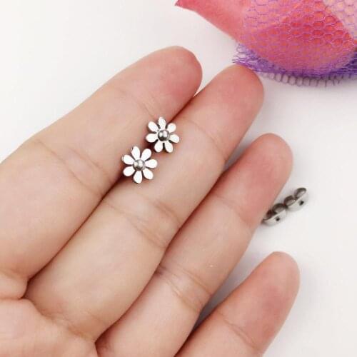 Small Daisy Ear Nails