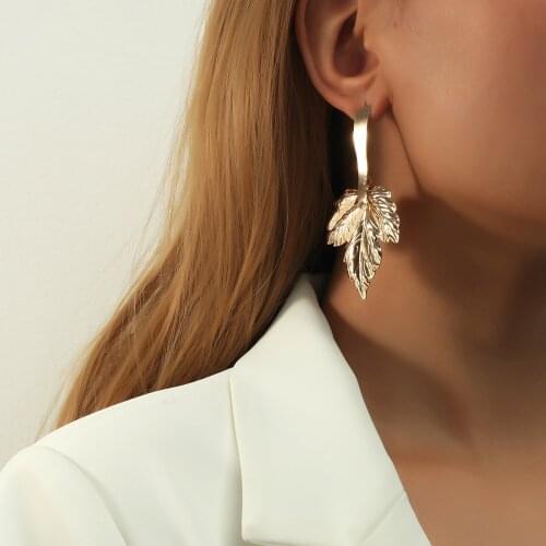 2021 Fashion Simple Metal Maple Leaf Earrings Womens Creative Popular Dangle Earrings Party Jewelry Accessories