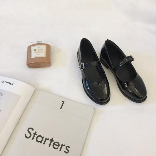 Retro temperament all-match buckle flat shoes spring and autumn new round head shallow mouth Mary Jane ladies small leather shoe