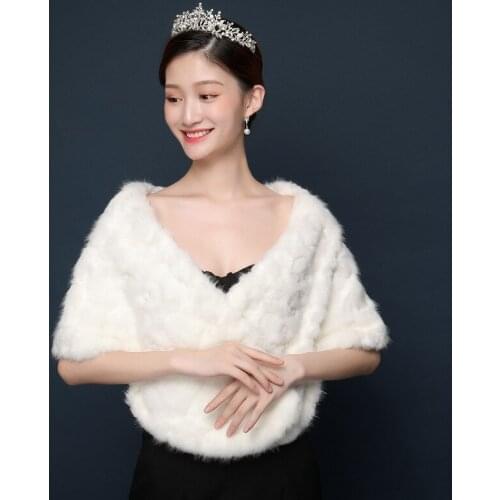2019 New Winter In Stock Hot White Ivory Faux Fur Jacket Wedding Bridal Wraps Warmer Women Shawl Capes With Muffs Accessories