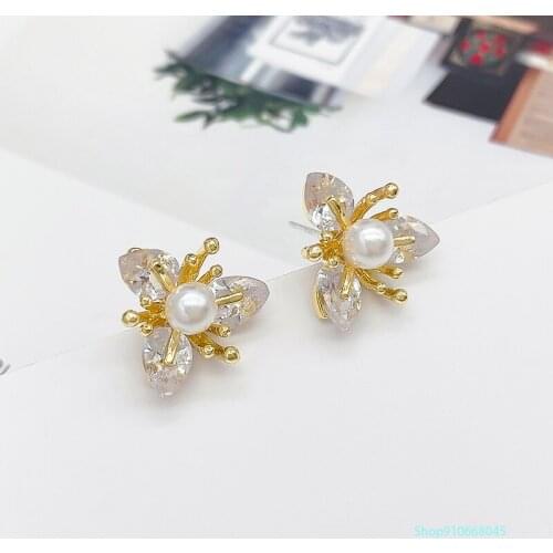 Womens long ultra-fashion super fairy flower crystal white fungus nails womens new simple and cold wind earrings