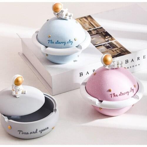 Home Decoration Creative Astronaut Ashtray Home Girl Heart Resin Ornaments Astronaut Ashtray Decoration Cute Ornaments