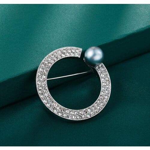 Fashion Simple Round Pearl Brooch for Women Rhinestone Metal Cardigan Clip Coat Dress Pins Scarf Buckle Jewelry Accessories Gift