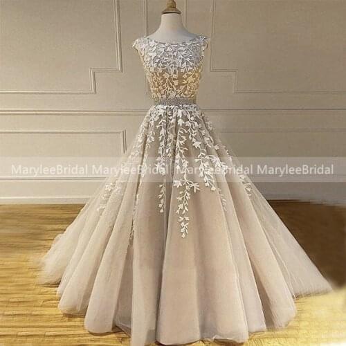 Champagne Princess Ball Gown Quinceanera Dresses With Appliques Scoop Neck Tulle Prom Dress Lace Up Back Vestido 15 Anos