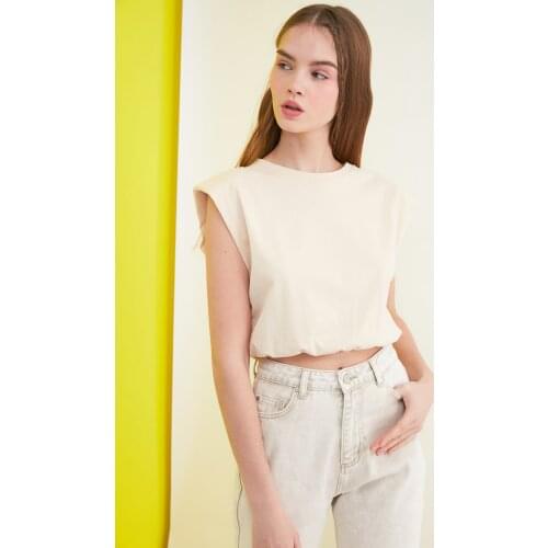 Trendyol With Shoulder Pads Crop Knitted T-Shirt TWOSS21TS0379