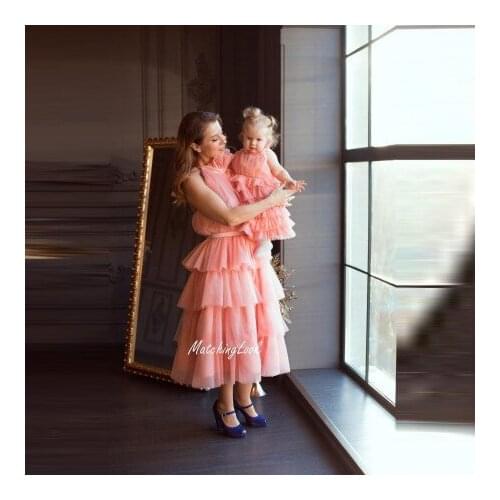 Elegant Pink Tulle Mother And Kids Photo Shoot Gowns Backless Ruffles Pleated Custom Made Mom And Me Dressing Gown