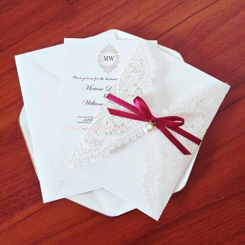 50 Pieces/Lot) Lace Flower Muslim White Wedding Party Invitation Card With Burgundy Ribbon And Rhinestone Personalized Print