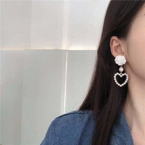 2020 new flower imitation pearl earrings Korean fashion high-end creative temperament gift statement earrings for women