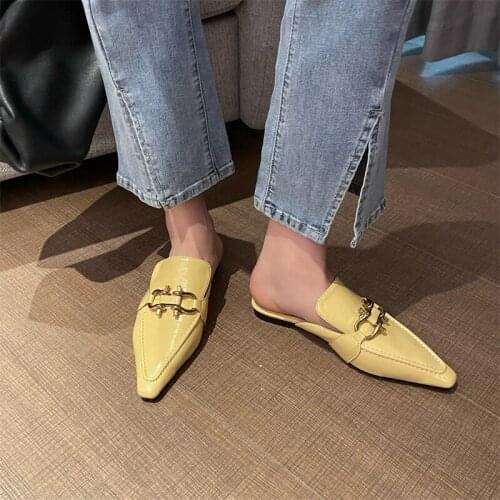 2021 Designer Autumn Mules Shoes Women Slides Outdoor Pointed Toe Slippers Metal Buckle Shoes Woman
