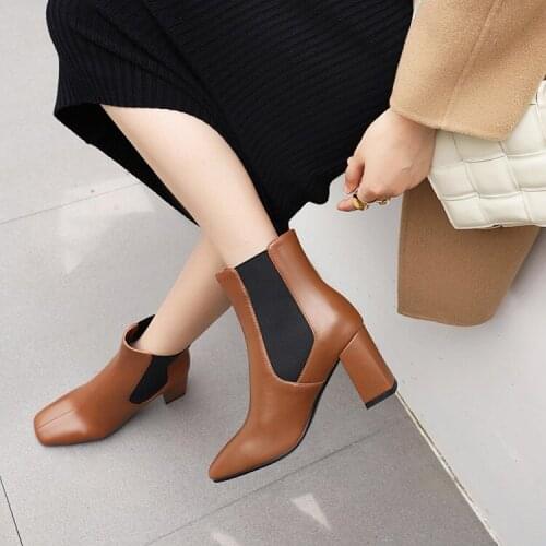 Large Martin boots women 40-43 short boots womens new British style thick heel high-heeled single boot women in fall / winter 2