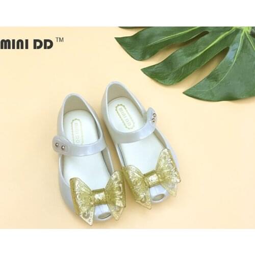 Ins 2021 New Summer lovely carved bowknot childrens sandals Velcro hollow soft breathable comfortable girls sandals DD013