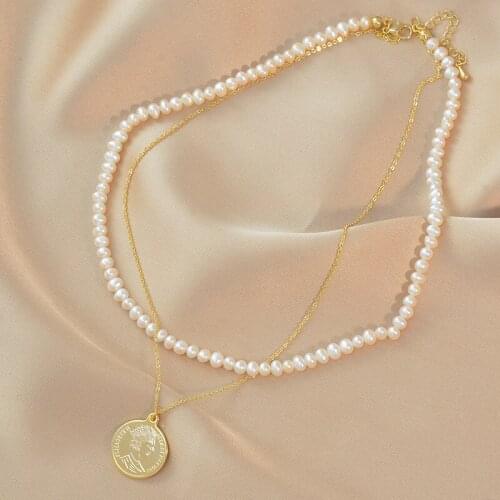 Showfay Korean Style Avatar Necklace Female Personality round Coin Pendant Chain Queen Letter Pearl Necklace