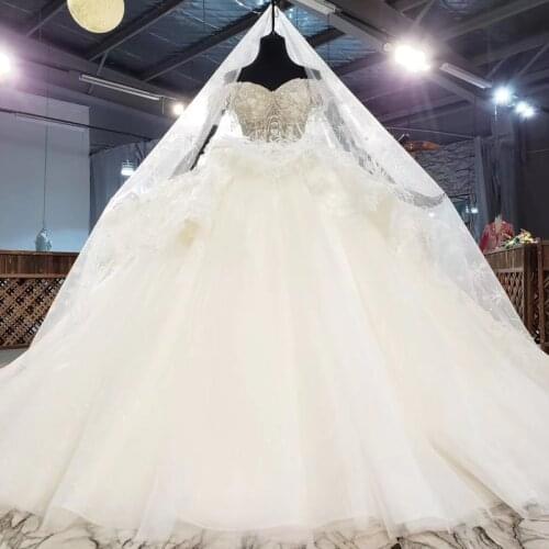 Off The Shoulder Bridal Ball Gown Wedding Dresses Biggest Skirt With Veils Long Train Bridal Gown