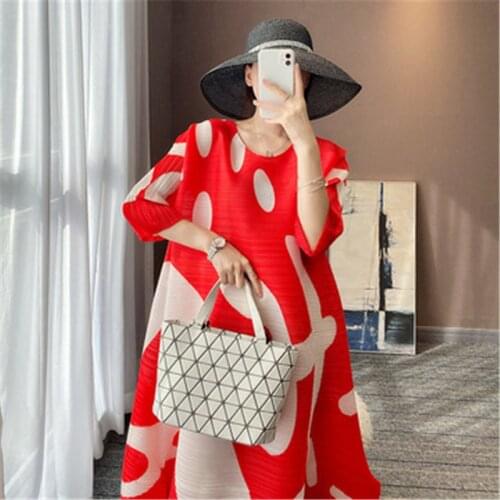 Miyake pleated womens dress, horizontal pleated stretch printing, fashionable loose large size covering belly all-match dress