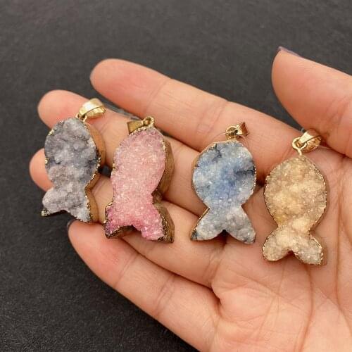 Natural Semi-precious Stone Pendant Fish Shaped Crystal Pendant for DIY Necklace Jewelry Making Woman Accessories Wholesale