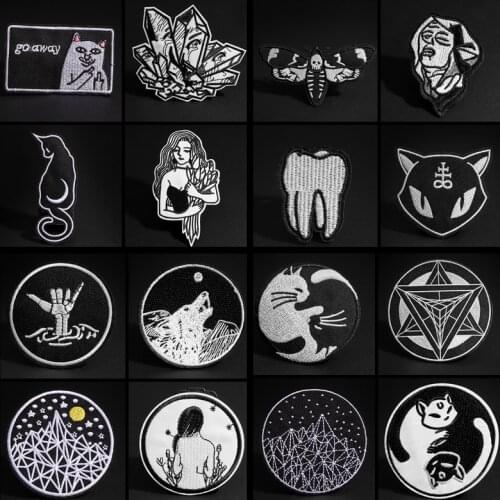 Black&White Round Patches Iron On Embroidered Tooth Cat Appliques Silent Peace Wolf Rock Man Stickers Sewing Punk Jacket Decor