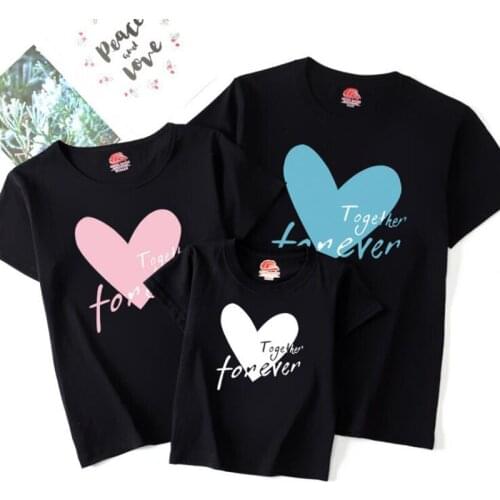 Matching Loving Heart Family Clothing Mother Daughter Son Father Kids T-shirt New 2021 Summer Family Look Mommy and Me Clothes
