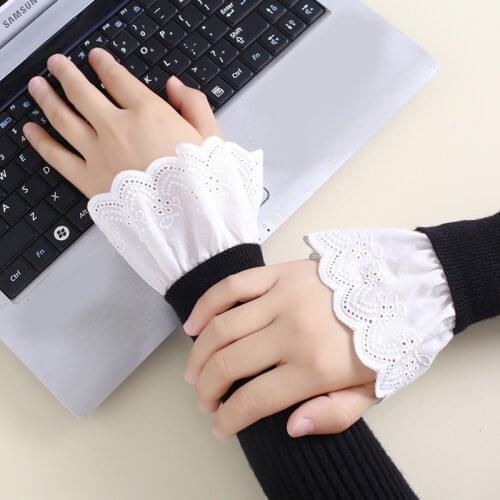 1 Pair Womens Pleated Ruffles Horn Cuffs Hollow Out Embroidery Floral Lace Fake Sleeves for Sweater Blouse Wrist Warmers