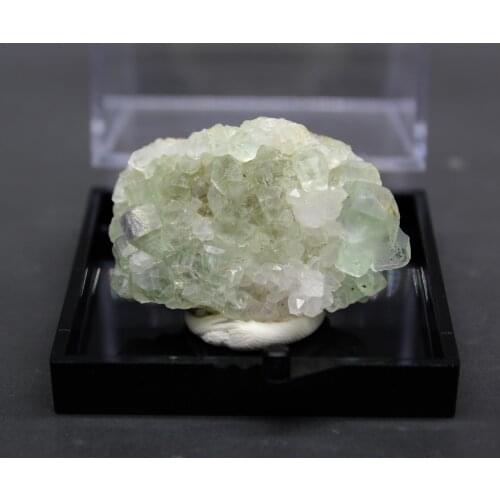 100% Natural Rare fluorite Mineral specimens Stones and crystals Healing crystal send box box size 5.2cm