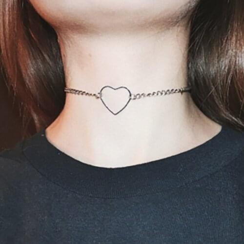EN 2021 New Metal Heart-shaped Choker Necklaces Women Simple Sexy Hollowing Out Jewelry Korean Fashion Necklaces Wholesale Gifts