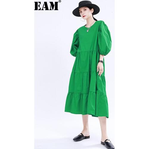 [EAM] Women Green Pleated Long Dress New Round Neck Three-quarter Sleeve Loose Fit Fashion Tide Spring Summer 2021 1DD9219