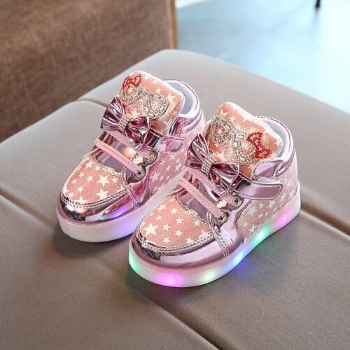 2021 Sanrio Hello Kitty girl casual shoes children LED light up single shoes princess sports shoes childrens shoes