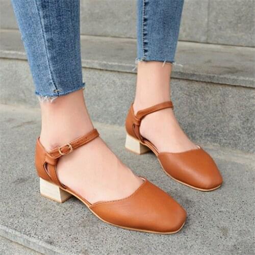 2021 Summer Thick Heel Baotou Sandals Womens Hollow Single Shoes Casual Middle Heel Buckle Summer Womens Sandals