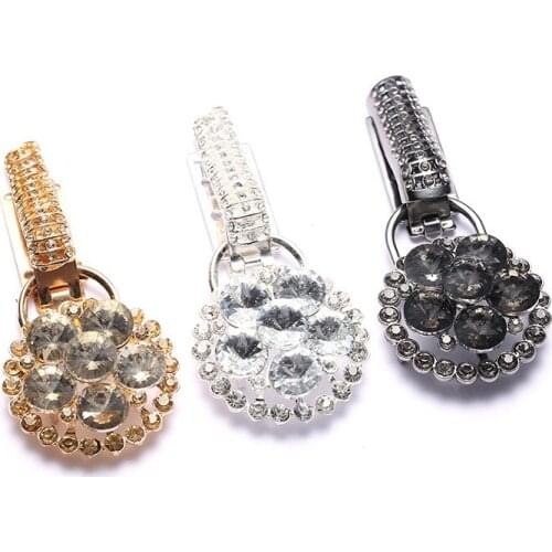 1Pcs Sweater Blouse Decoration Jewlery Pins Fashion Retro Crystal Duckbill Buckle Clothes Decor Chain Cardigan Holder Clip