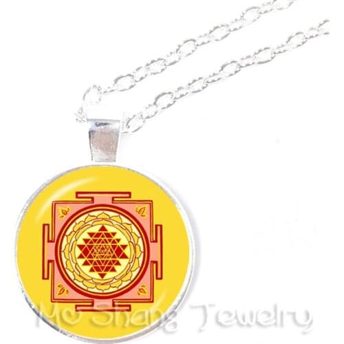 Silver Plated Sri Yantra Choker Necklace Glass Cabochon Pendant Fashion Mandala Necklace for Women Buddhist Spiritual Jewelry