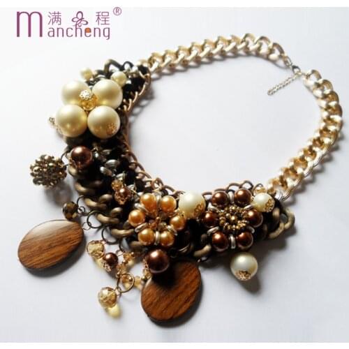 New model big chunky camel chokers necklaces for women Flashion camel pearls crystal Clavicle necklace 2021 wedding necklace