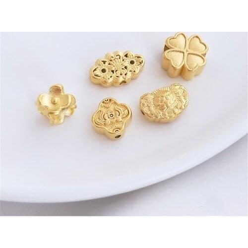 Yue Nansha Jinqiang color flower shaped four-leaf clover pearl hole back cloud handmade diy red rope leather bracelet accessorie