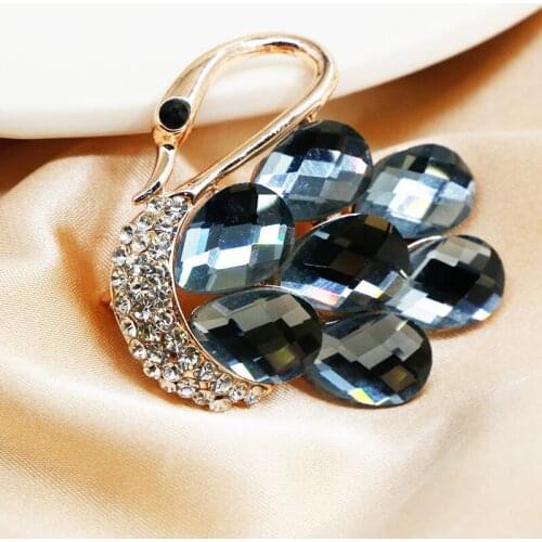 Ladies Elegant High-end Swan Brooch Retro Elegant Brooch All-match Apparel Accessories Animal Brooch Fashion Jewelry