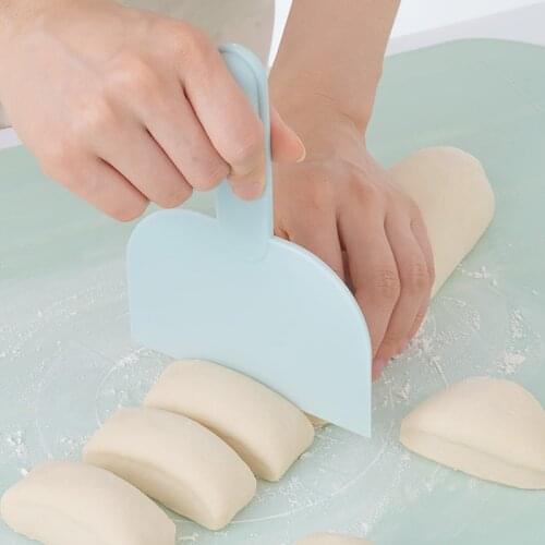 Cake Knife Plastic Scraper Butter Dough Cutter DIY Baking Kitchen Tools Soft-scratch Boards Chocolate Shovel Tri-angle