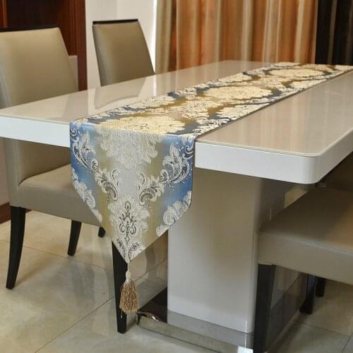 COLORFUL KING Jacquard Tablecloths On The Table