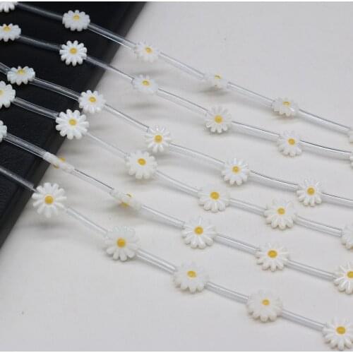 Selected Natural Shell White Sun Flower-shaped Beads Are Used To Make Exquisite Womens Jewelry Bracelets 15 Pieces/piece