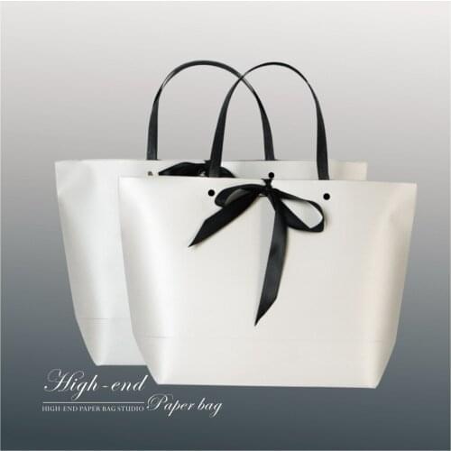 New Arrive Silver Nailed Clothing Paper Bag Packaging Bag Gift Bag Creative Handbag Portable Wedding Bag With Ribbion