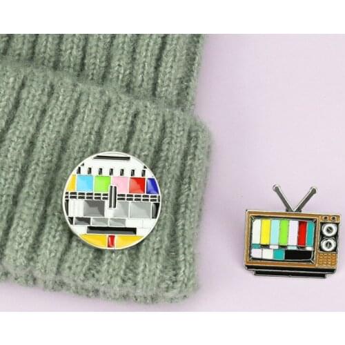 Television Brooches Creative Old-school TV Screen No Signal Enamel Pin for Women Men Denim Jackets Badge Lapel Pins Kids Jewelry