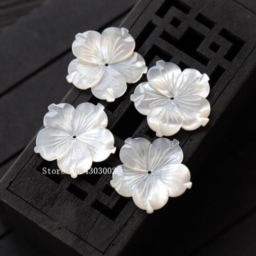 20pcs/lot 25mm Natural five-petaled flowers Mother of Pearl shell for DIY Jewelry Flower Cut MOP Pearl shell Beads for Brooch