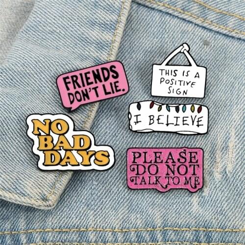 Creative Slogan Letter Enamel Pins FRIENDS DON'T LIE Sign Brooch Pink White Metal Badge Backpack Lapel Pin Jewelry for Women Men