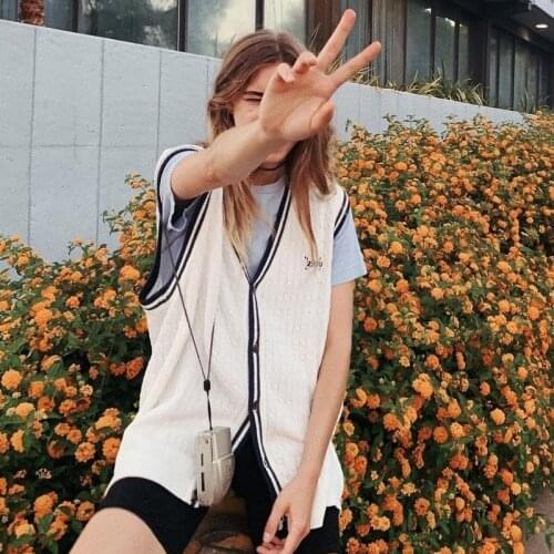 B-TOTO American Retro Beige Knitted Vest Loose Lazy Style Female Tide Ins Thin Section 2021 New Fashion