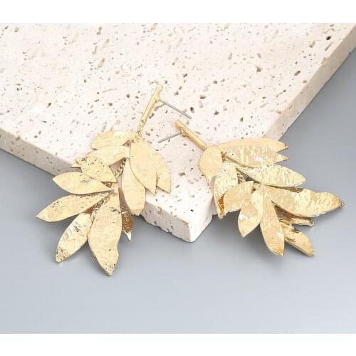 Pauli Manfi Fashion Metal Leaf Pop Earrings Womens Creative Pop Dangle Earrings Party Accessories Earrings for Women