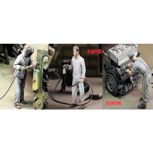 Three repairmen with engine but no air pump 1：35