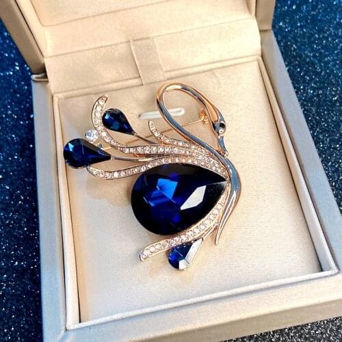 New silk scarf button high grade Crystal Swan Brooch Womens suit cardigan sweater Brooch accessories