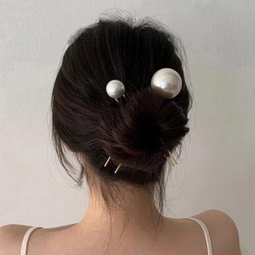 2021 New Retro Metal U-shaped Wave Twisted 2PCS Big Pearl Hair Clips Hairpins Delicate Long Hair Sticks Hair Accessories Women