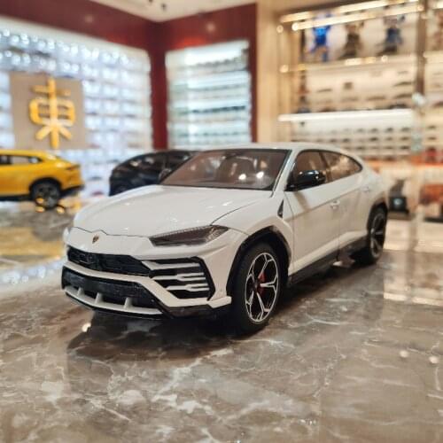 2021 New 1 /18 Simulation Resin Car Model High Quality Car Model Collection Decoration Gift