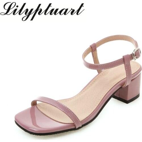 2020 Summer Sexy Open Toe Womens Sandals Feet Bare Buckle Square Head Patent Leather Shoes Rubber Soles with Womens Sandals