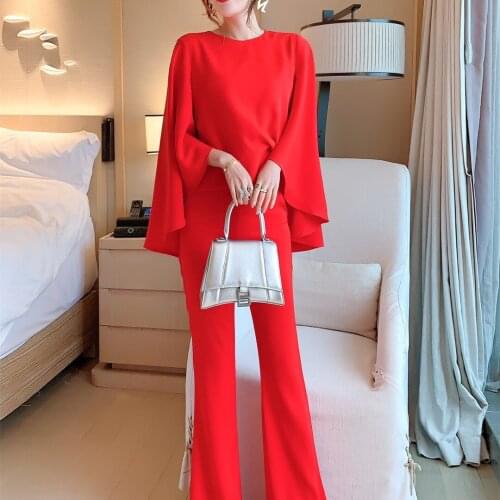 2020 fashion high-end womens two-piece suit, handsome, fashionable and slim, Cape style, micro flare pants suit