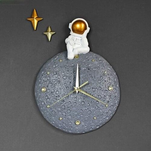 Modern Light Luxury Astronaut Wall Clock Personality Dining Room Wall Decoration Clock Creative Living Room Home Fashion Clock
