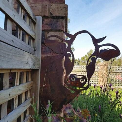 Farm Peeping Cow Balcony Yard Decorative Metal Garden Art Protector Hanging Ornaments Cartoon Outdoor Statues Home Art Ornaments