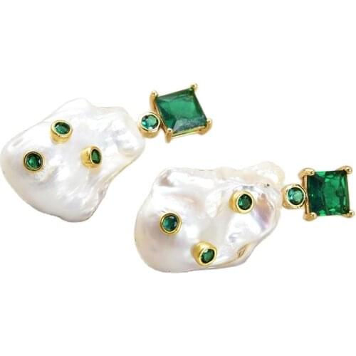 GG Jewelry Cultured White Baroque Pearl Green Cz Rhinestone Stud Earrings